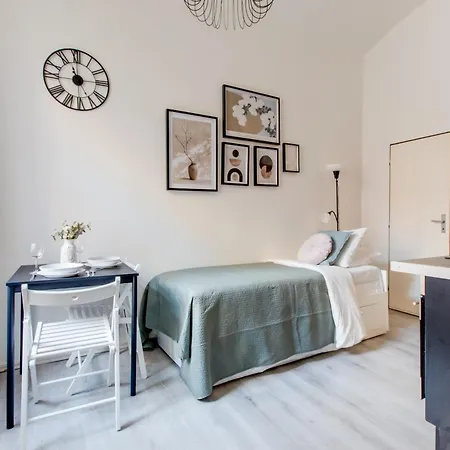 Chic And Modern *