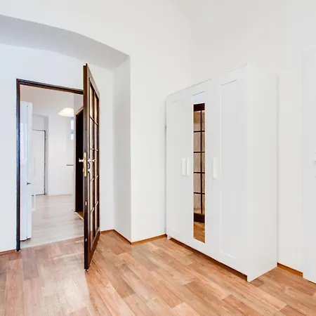 Chic And Modern Daire