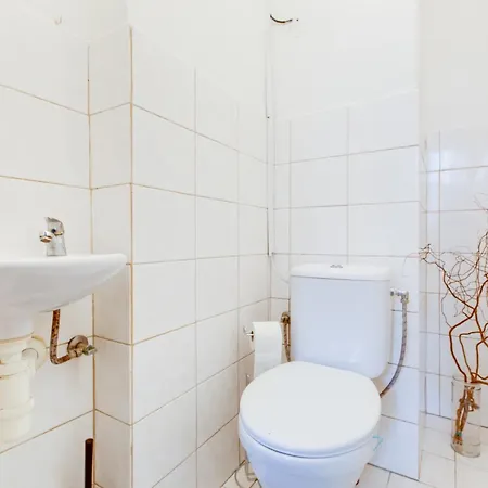 Chic And Modern Daire Prag