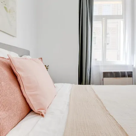 Chic And Modern * Prag