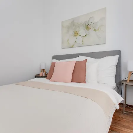 Chic And Modern * Prag